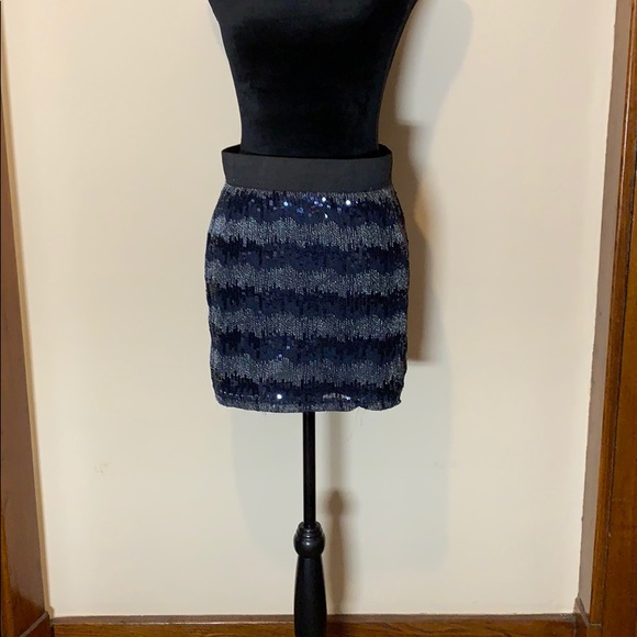 Romeo and Juliet Couture sequinned miniskirt, L - Picture 1 of 8